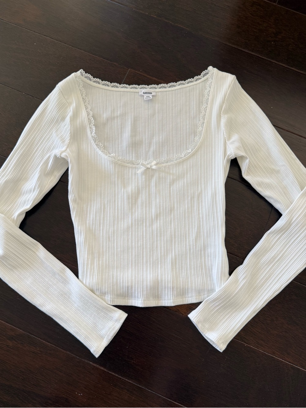Garage Ribbed Scoop Neck Long Sleeves Cropped Shirt